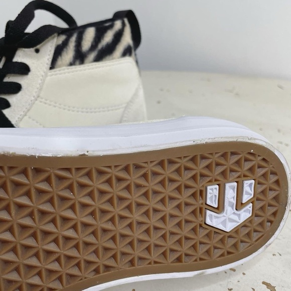 BRAND NEW - @etnies - SUEDE - sneakers - Picture 3 of 4